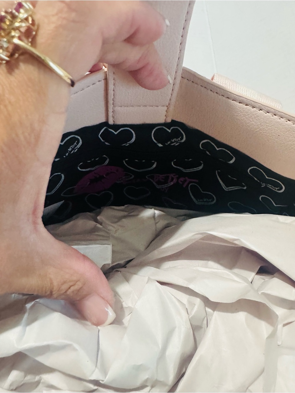 Betsey Johnson LB Ruffle cherry canvas tote BNWT - Picture 9 of 11